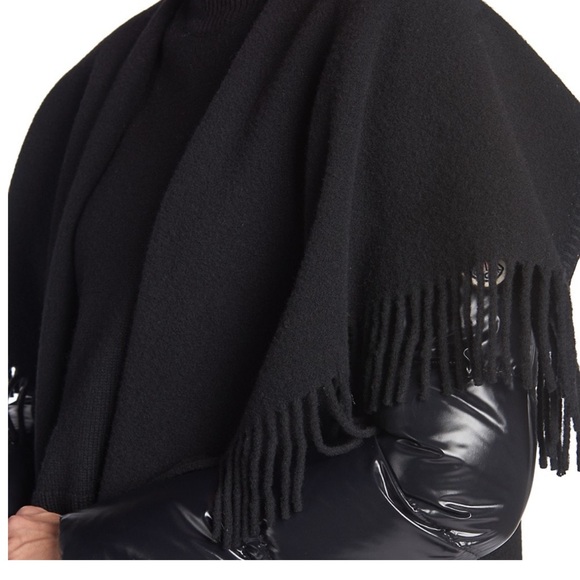 100% Authentic Moncler cape style jacket - Picture 5 of 6